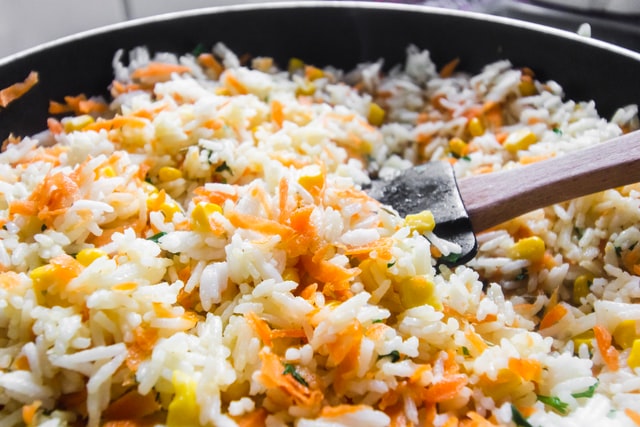 Panela de arroz com cenoura